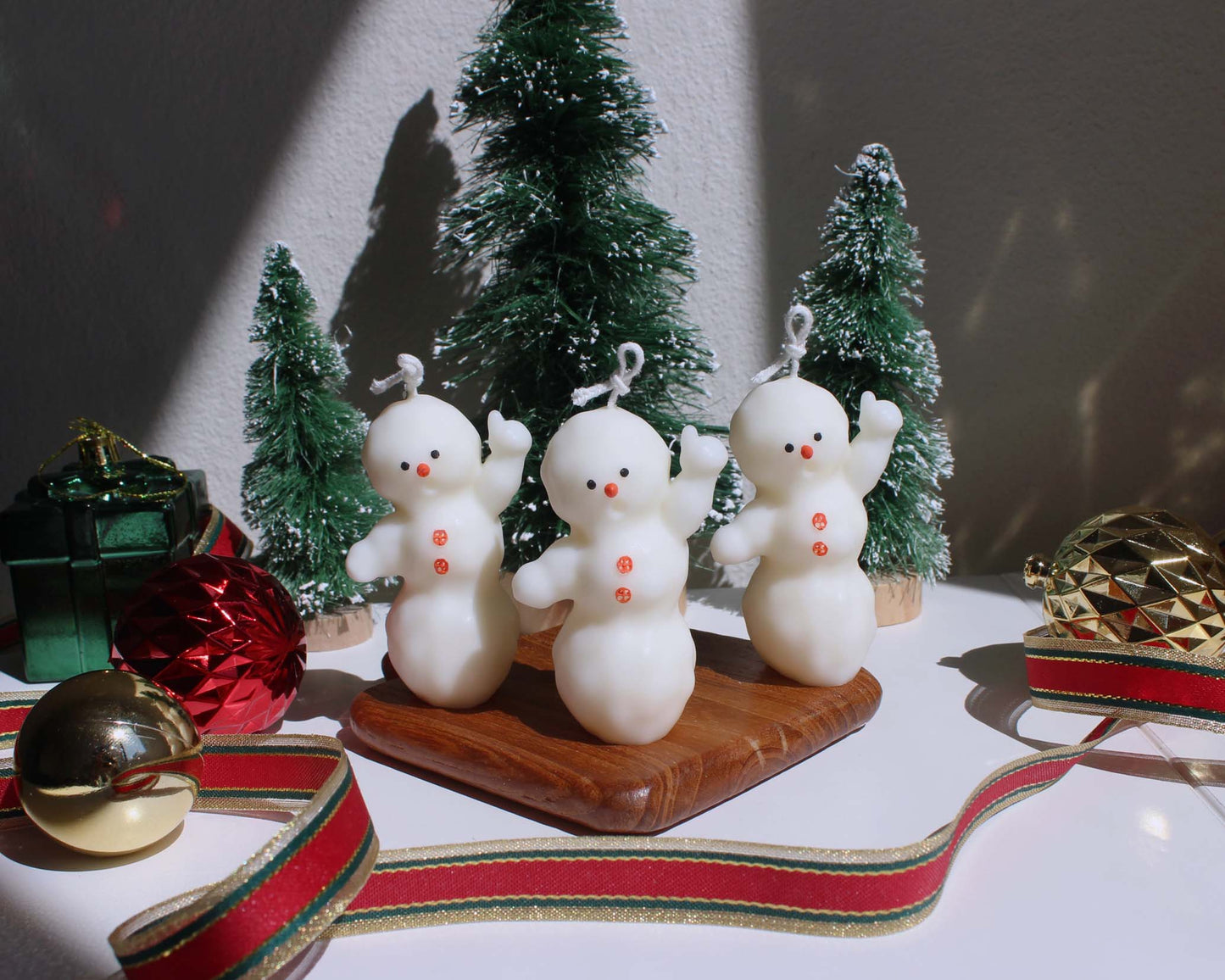 Thumbs Up Snowman Candle