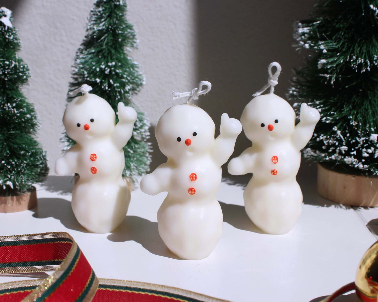 Thumbs Up Snowman Candle