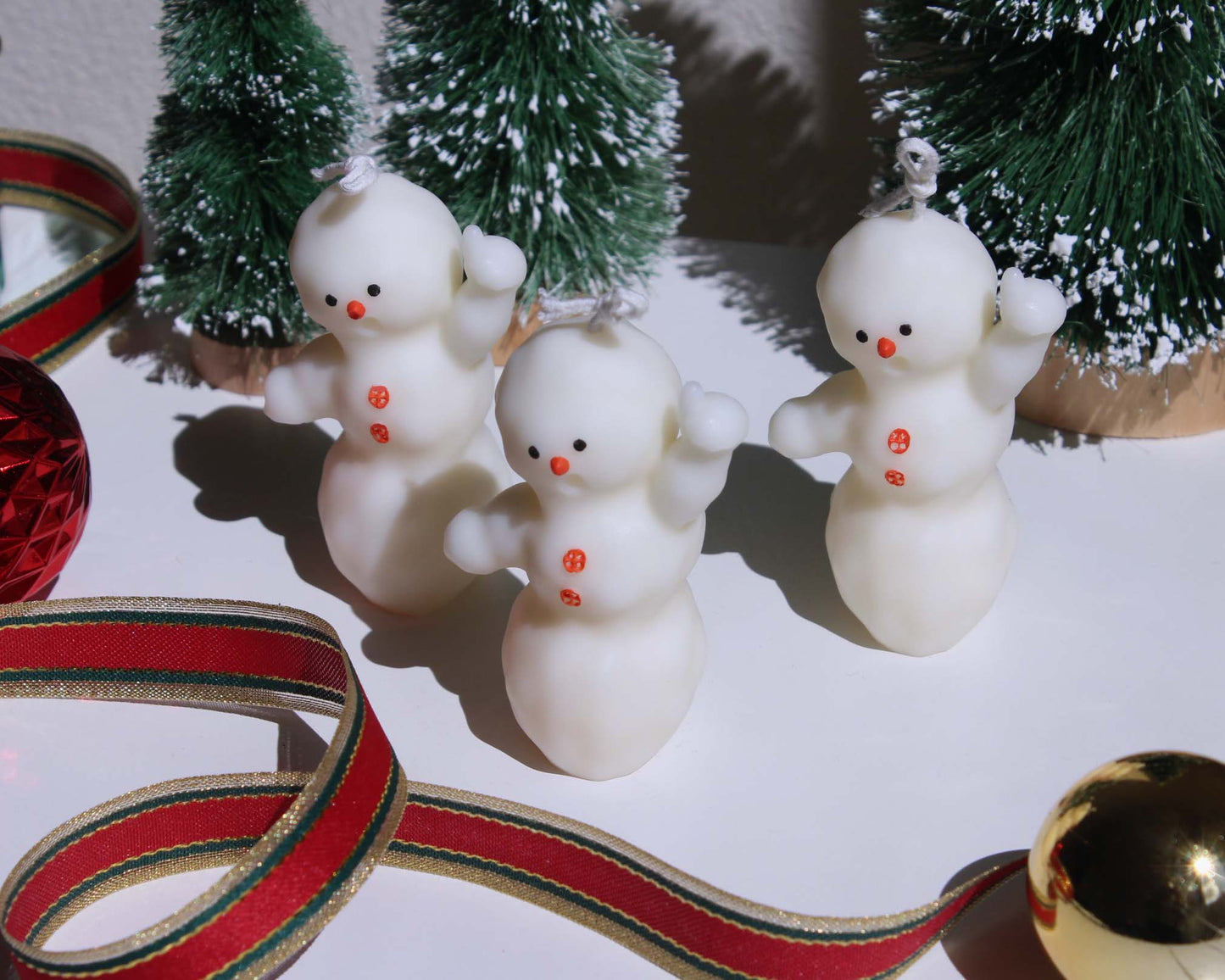 Thumbs Up Snowman Candle
