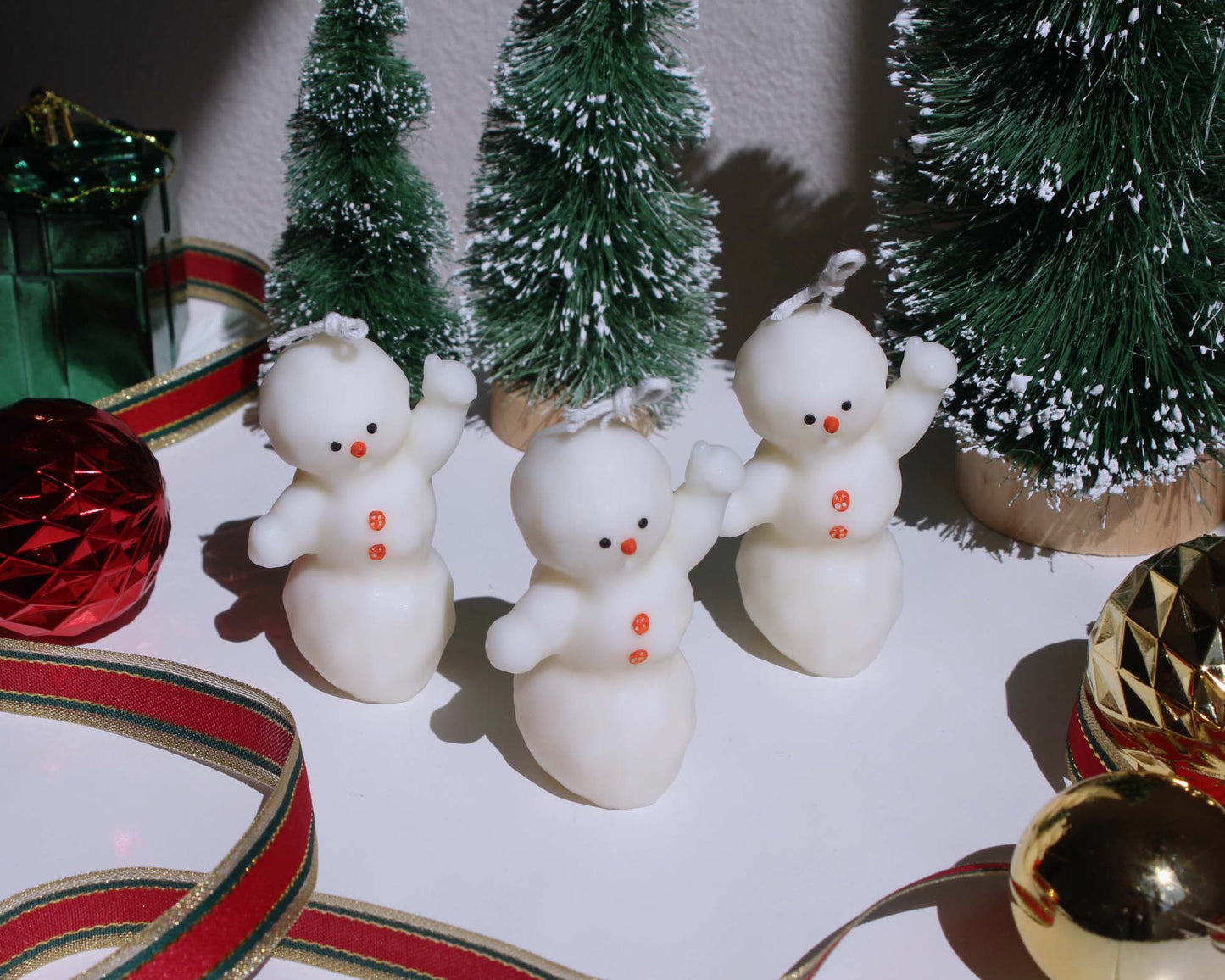 Thumbs Up Snowman Candle